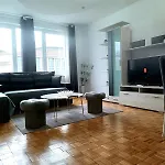 Comfy Flat W Concert Hall Views - Urban Serenity Apartment *