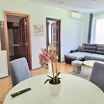 Apartment Comfy Flat W Concert Hall Views - Urban Serenity *