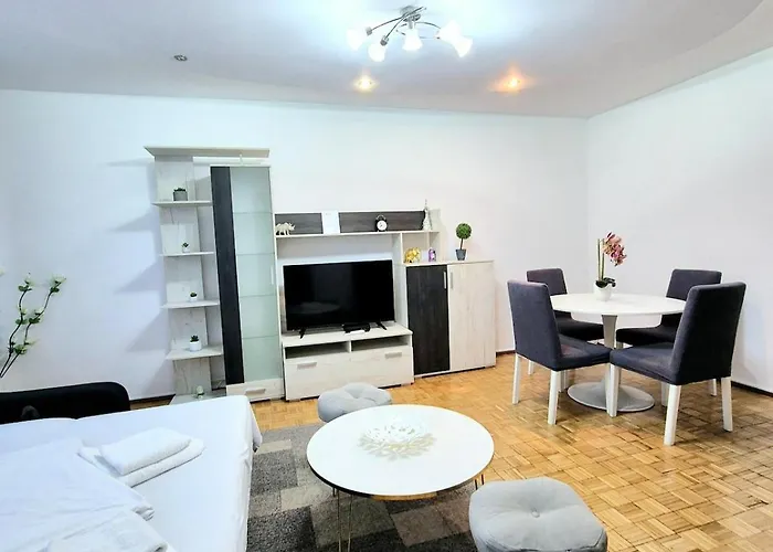 Urban Serenity - Comfy Flat With Concert Hall Views * Bükreş