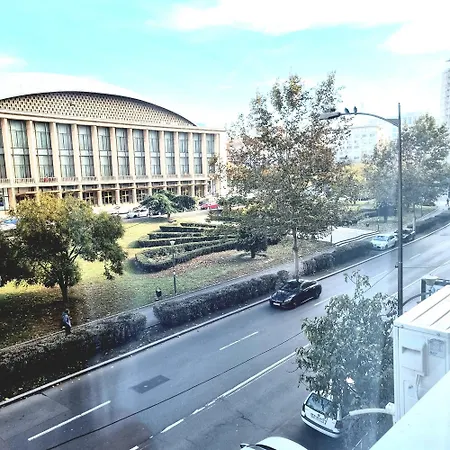 Urban Serenity - Comfy Flat With Concert Hall Views Апартаменты *