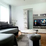 Urban Serenity: Comfy Flat W Concert Hall Views