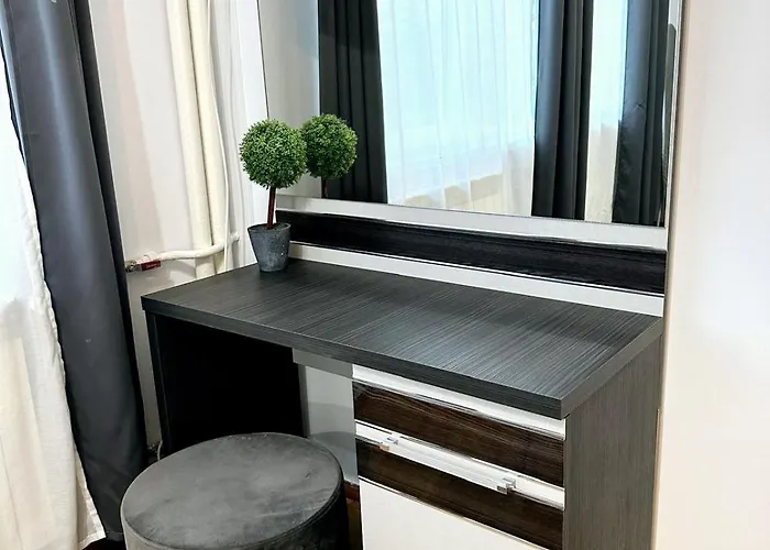 Urban Serenity: Comfy Flat W Concert Hall Views *