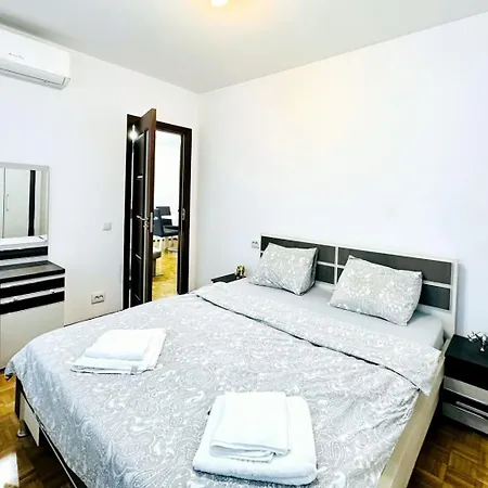 Urban Serenity - Comfy Flat With Concert Hall Views Lejlighed Bukarest