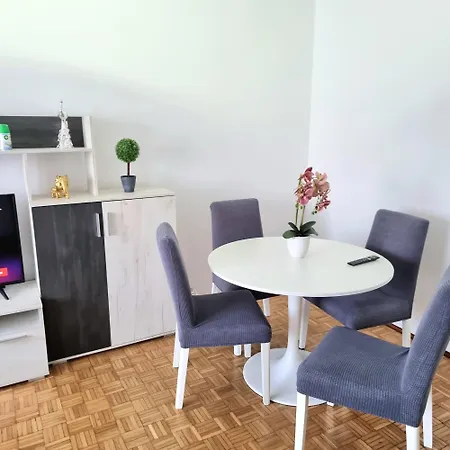Urban Serenity - Comfy Flat With Concert Hall Views * Bukarest