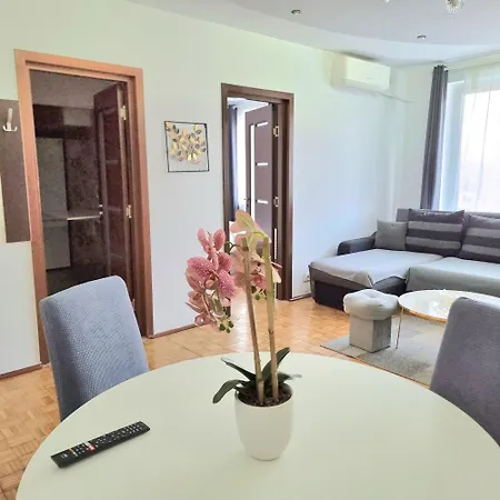 Διαμέρισμα Comfy Flat W Concert Hall Views - Urban Serenity *
