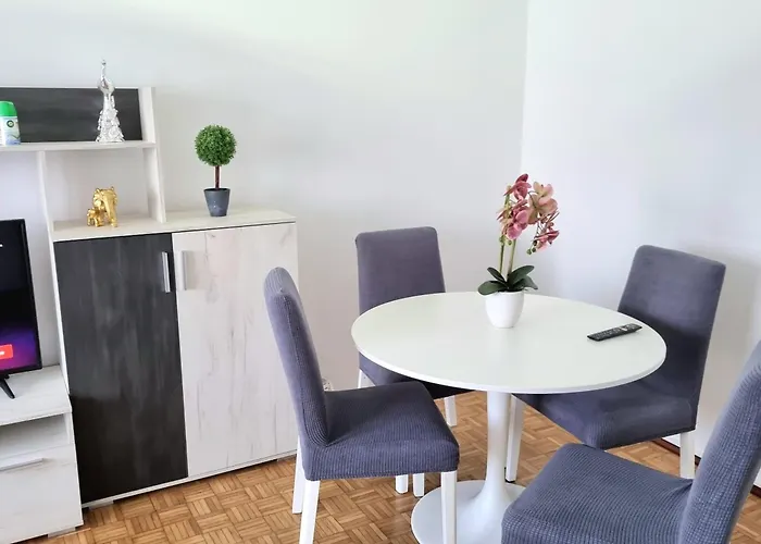 Urban Serenity - Comfy Flat With Concert Hall Views * Bukarest